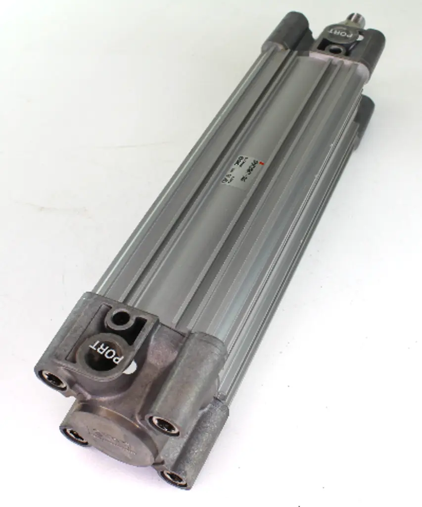 SMC - Vérin Iso Amort Pneu/elast A.63-C.200 sans détecteur avec un aimant et un double effet. 